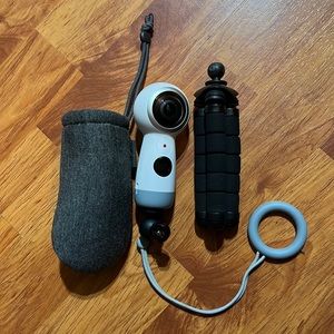Samsung Gear 360 (2017 Edition) Real 360° 4K VR Camera